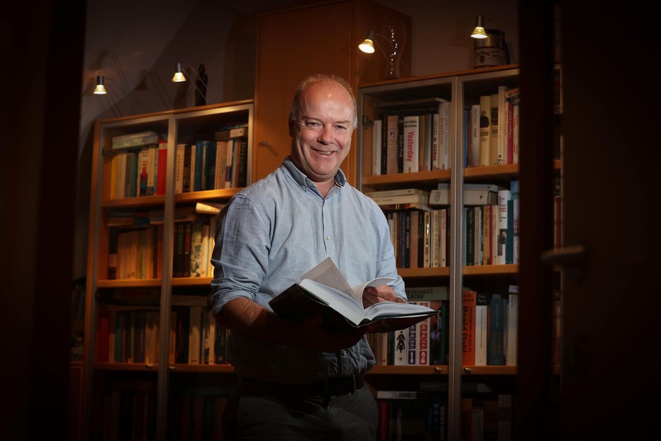 Kempense hoogleraar Marc Swerts lanceert derde boek: “Op komische wijze belicht ik kleine kantjes van academisch bestaan”